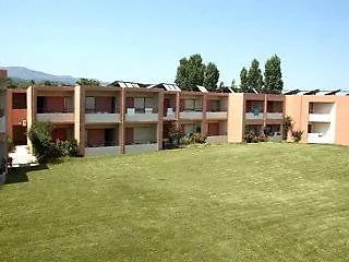 Village فندق 3*