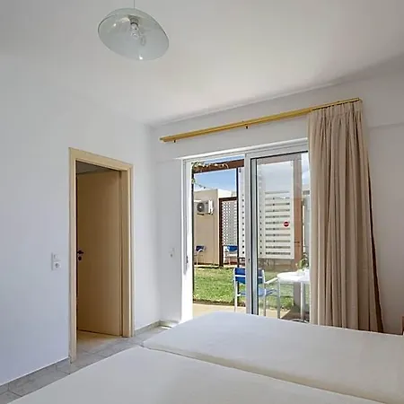 Otel Village Resmo
