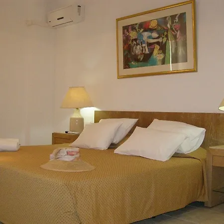Village Hotel 3*