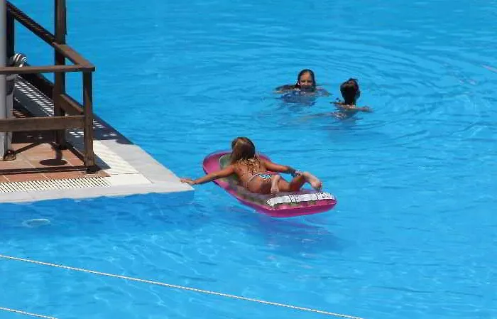 Village Hotel Retimno