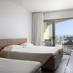 فندق Village 3*