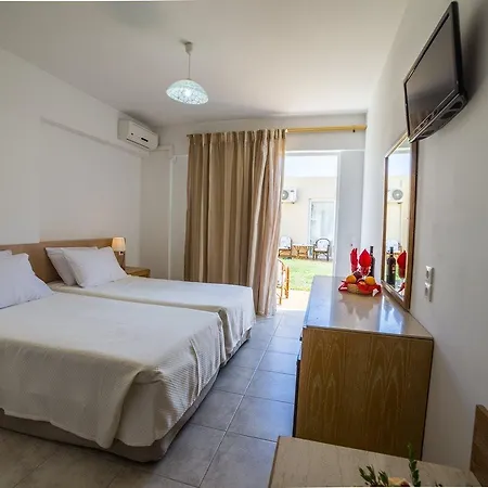 Village מלון 3*