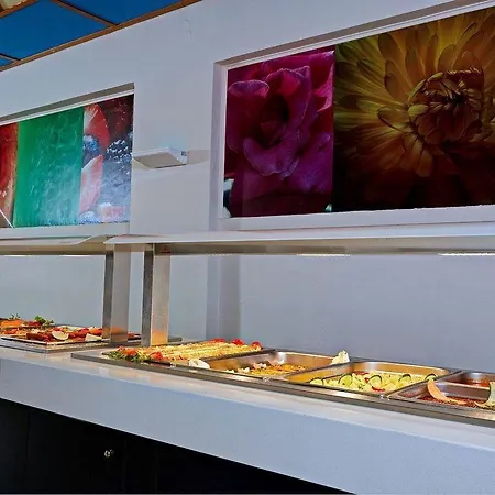 Ξενοδοχείο Village 3*